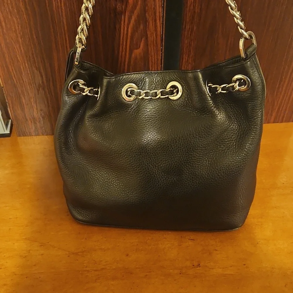 Beautiful Michael Kors Purse - Picture 5 of 8